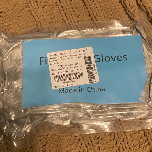 New fingerless gloves color gray - Picture 4 of 5